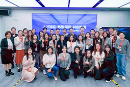走进标杆现场，共探AI转型——4008云顶国际 国际携手企业高管参访埃森哲智能运营中心